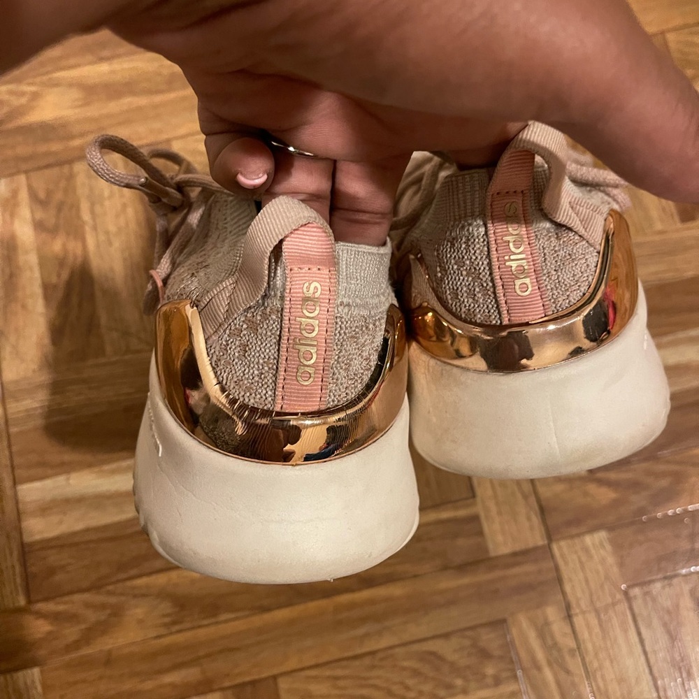 Adida clouds gently worn. - Picture 4 of 4